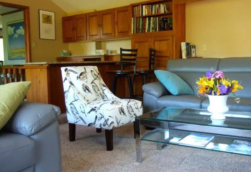 Loya S Little House Bed & Breakfast