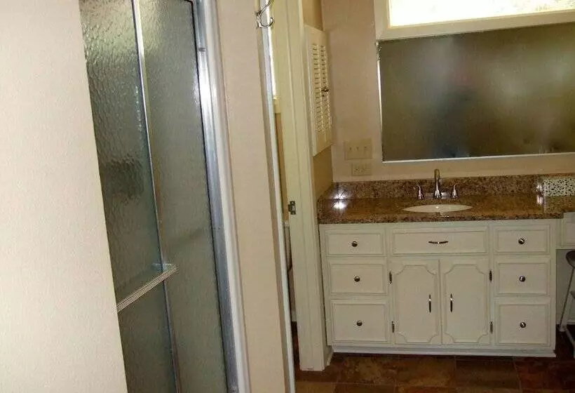 Loya S Little House Bed & Breakfast