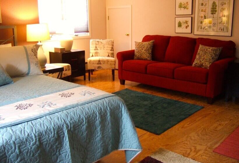 Loya S Little House Bed & Breakfast