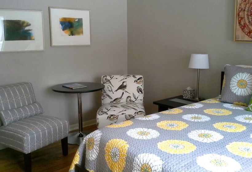 Loya S Little House Bed & Breakfast