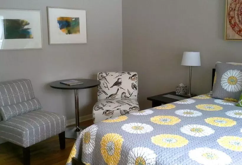 Loya S Little House Bed & Breakfast