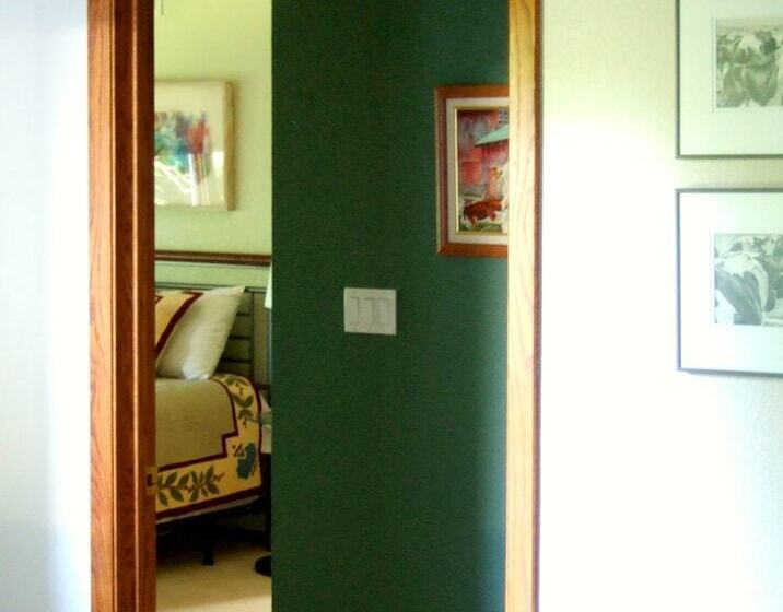 Loya S Little House Bed & Breakfast