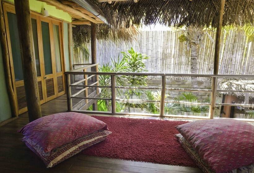 ペンション La Maison Eco House & Rooms