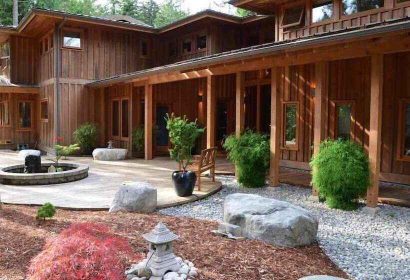 פנסיון Shades Of Jade Inn And Spa