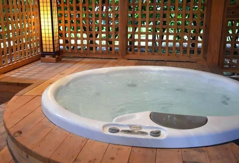ペンション Shades Of Jade Inn And Spa