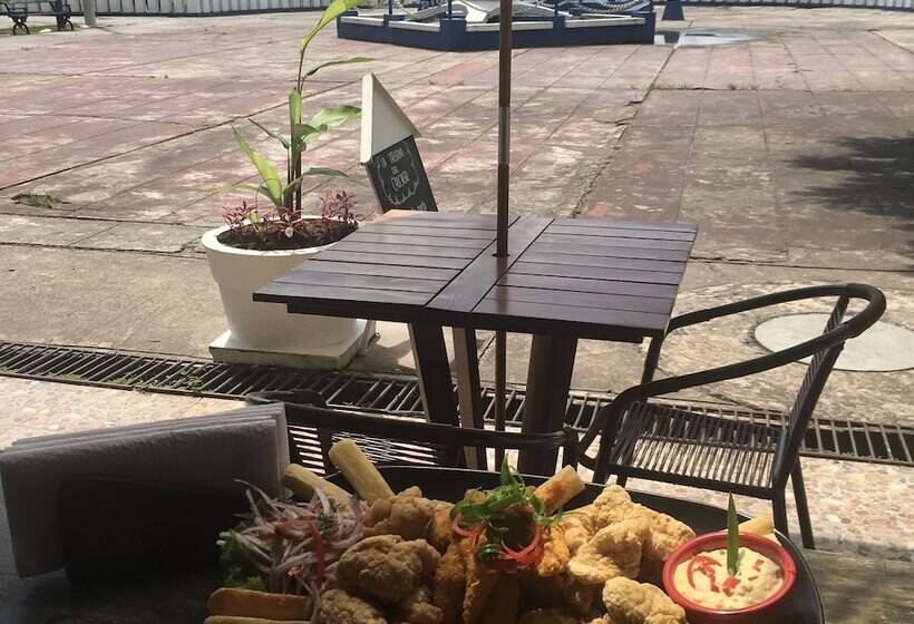 هاستل El Cauchero