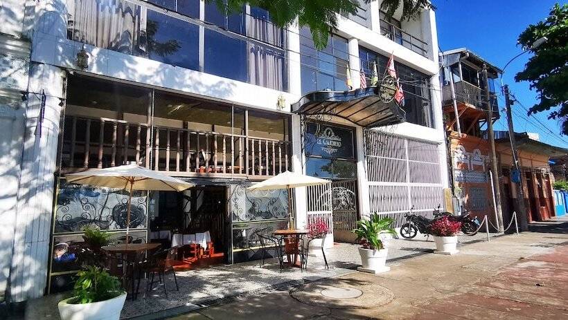 هاستل El Cauchero