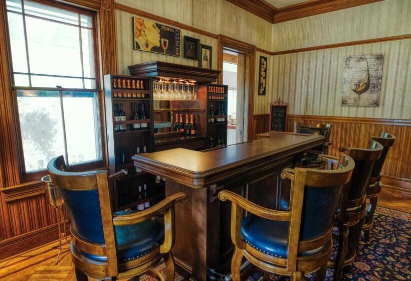 민박 Rockwell Falls Inn And Wine Bar