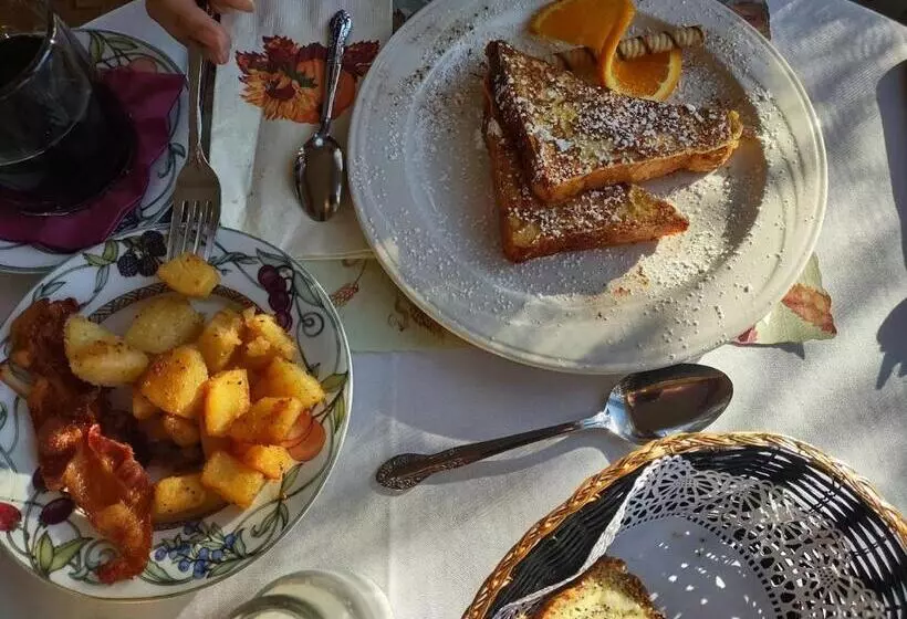 Aamiaismajoitus (B&B) Rockwell Falls Inn And Wine Bar