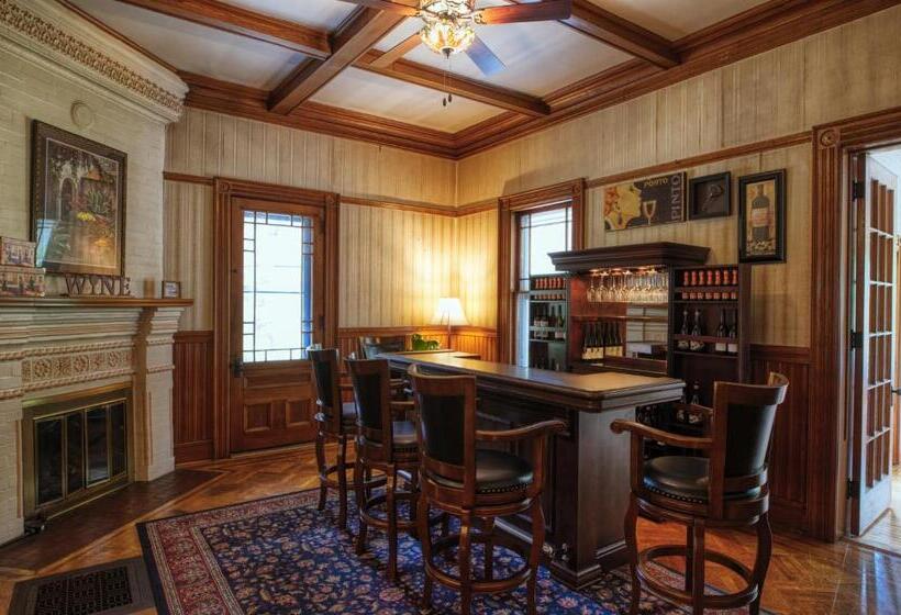 민박 Rockwell Falls Inn And Wine Bar