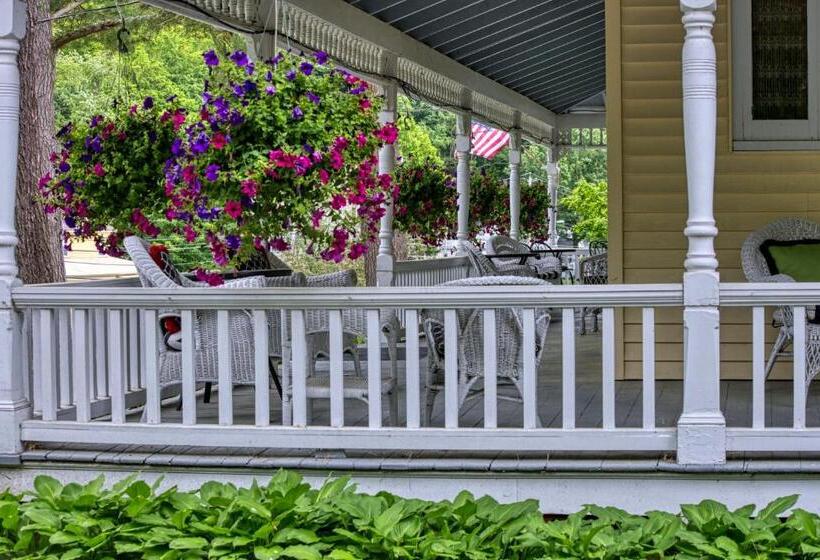 민박 Rockwell Falls Inn And Wine Bar