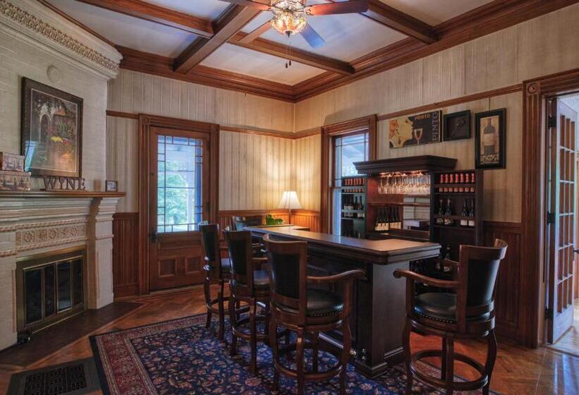 민박 Rockwell Falls Inn And Wine Bar