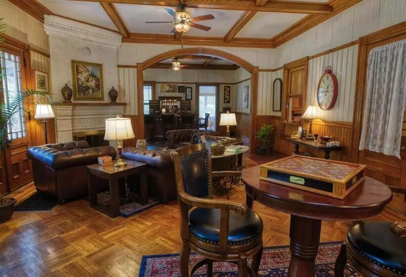 Aamiaismajoitus (B&B) Rockwell Falls Inn And Wine Bar