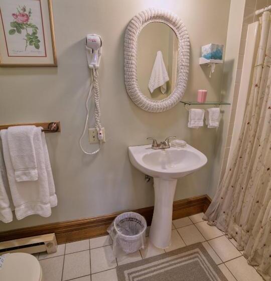 민박 Rockwell Falls Inn And Wine Bar