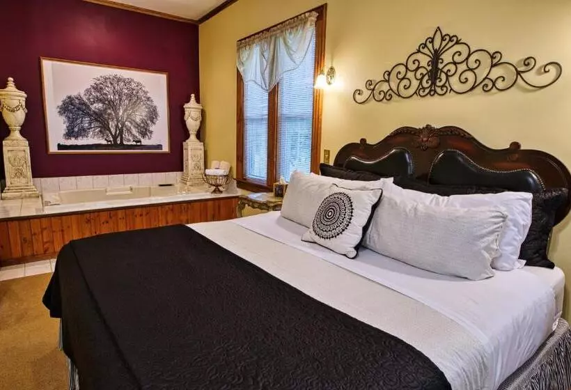 Aamiaismajoitus (B&B) Rockwell Falls Inn And Wine Bar