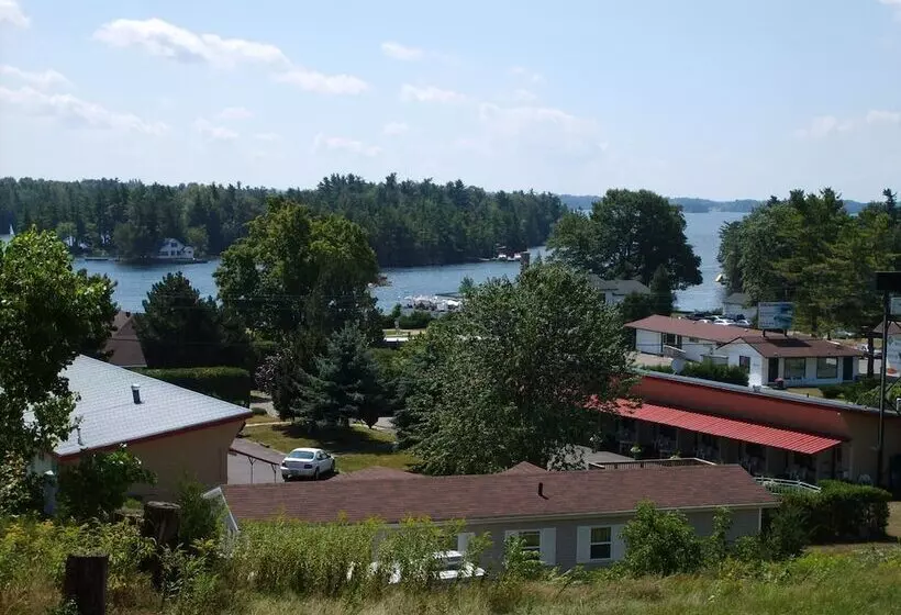 Capricorn Motel Royale Thousand Islands