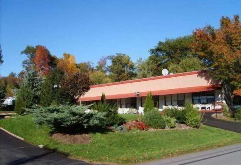 Capricorn Motel Royale Thousand Islands