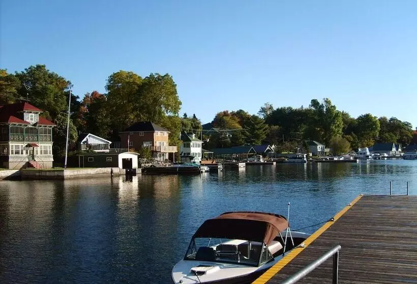 Capricorn Motel Royale Thousand Islands