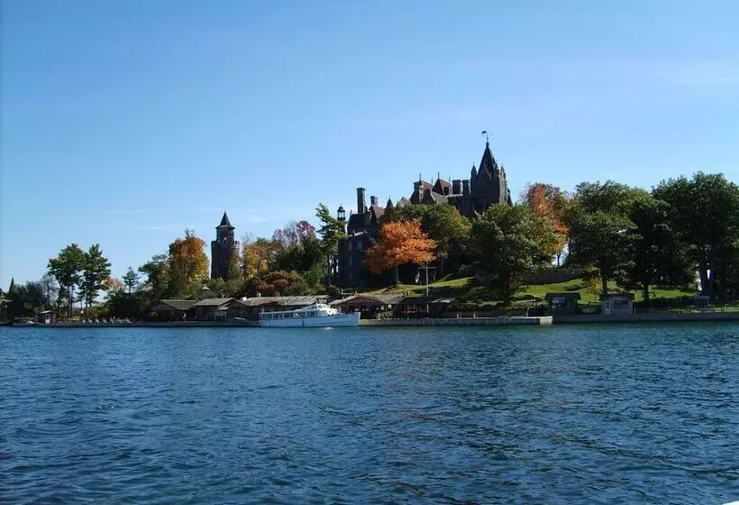 Capricorn Motel Royale Thousand Islands