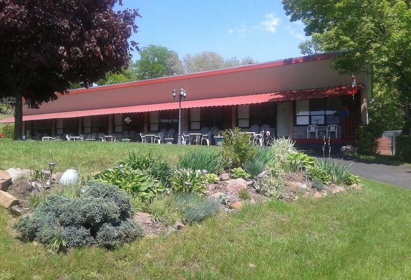 Capricorn Motel Royale Thousand Islands