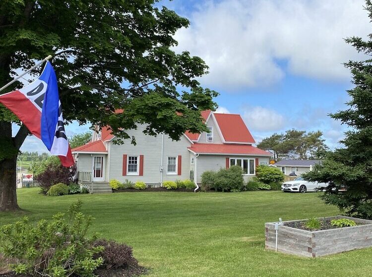 Cavendish Lodge & Cottages