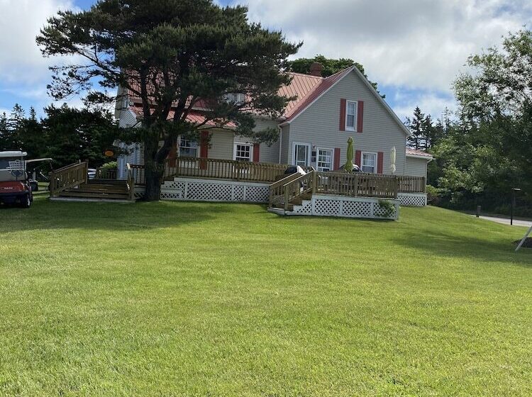 Cavendish Lodge & Cottages