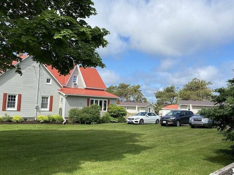 Cavendish Lodge & Cottages