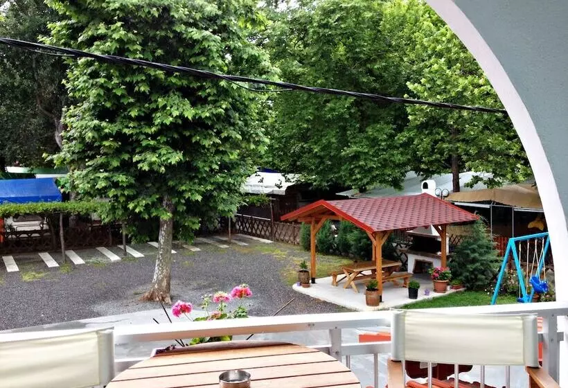 Efrosini Hotel Apartments & Studios