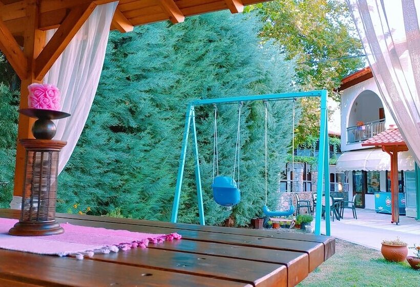 Efrosini Hotel Apartments & Studios