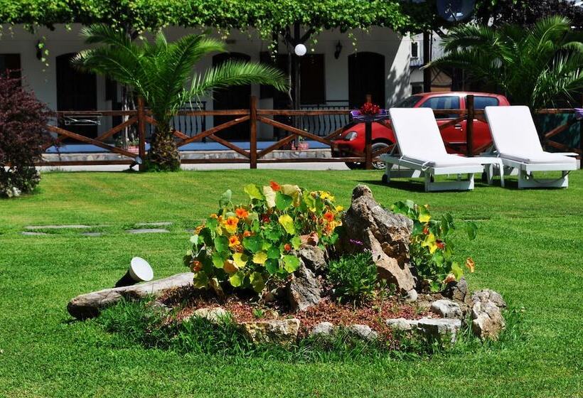 Efrosini Hotel Apartments & Studios