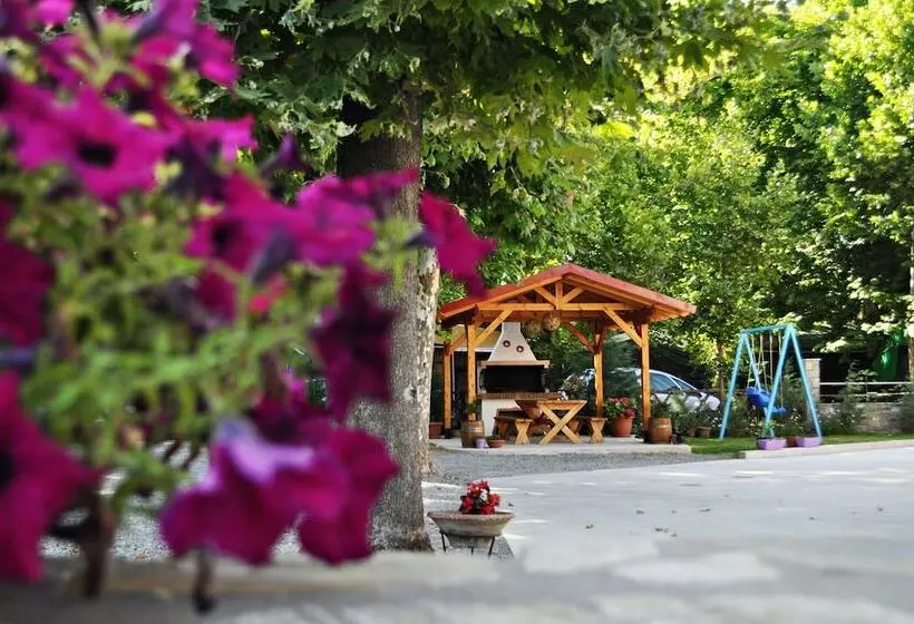 Efrosini Hotel Apartments & Studios