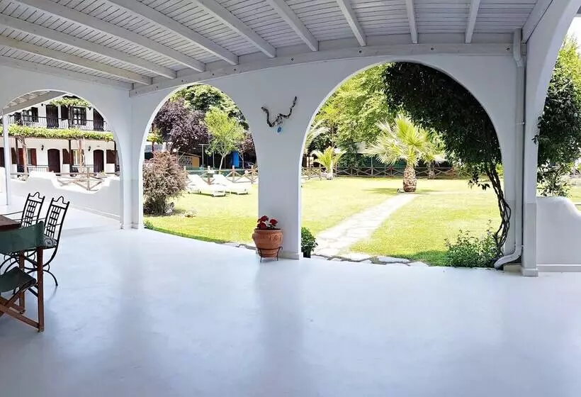 Efrosini Hotel Apartments & Studios