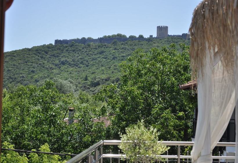 Efrosini Hotel Apartments & Studios