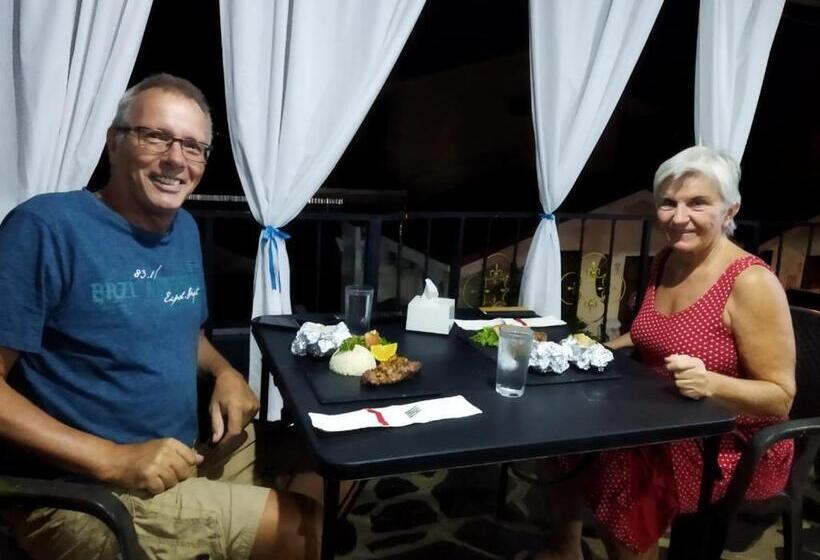 مسافرخانه Hospedaje La Galerie