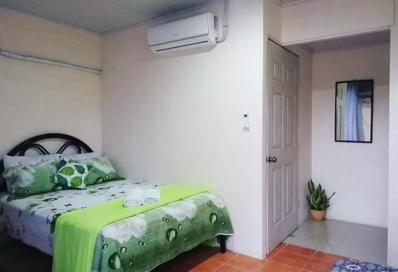 Hostelli Hospedaje La Galerie