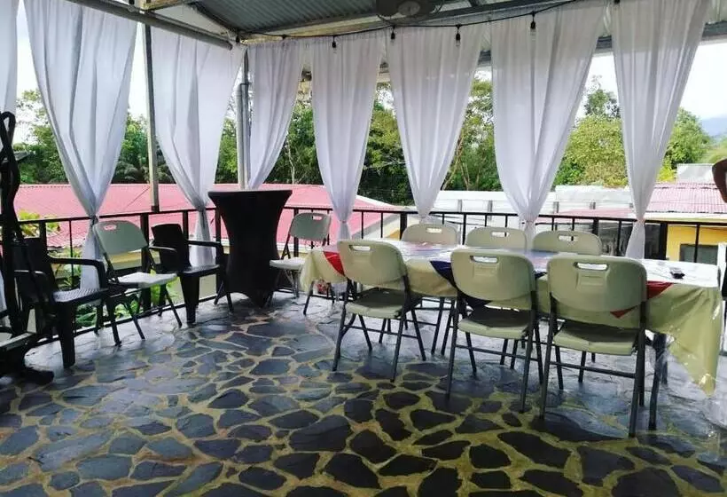 Hostelli Hospedaje La Galerie