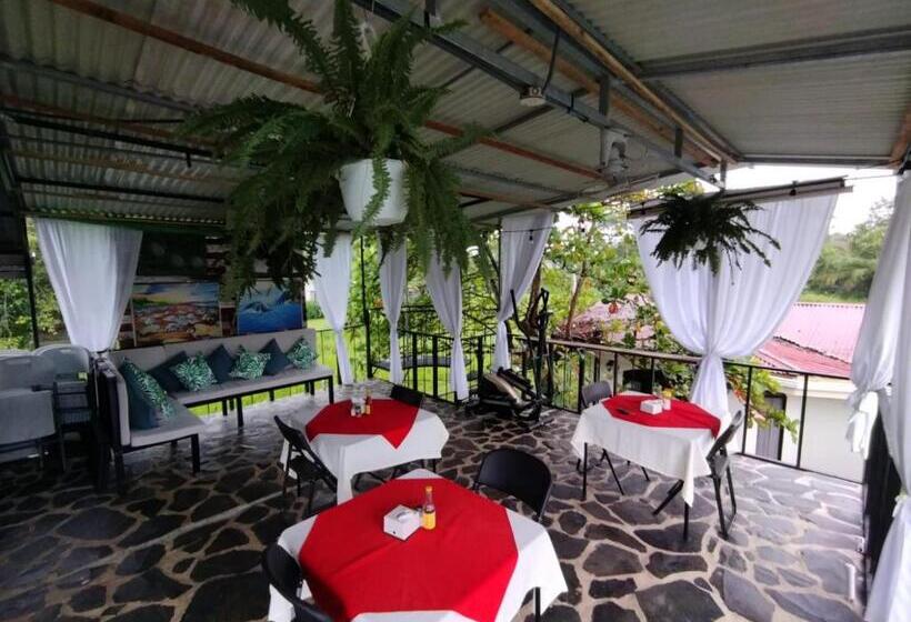 مسافرخانه Hospedaje La Galerie