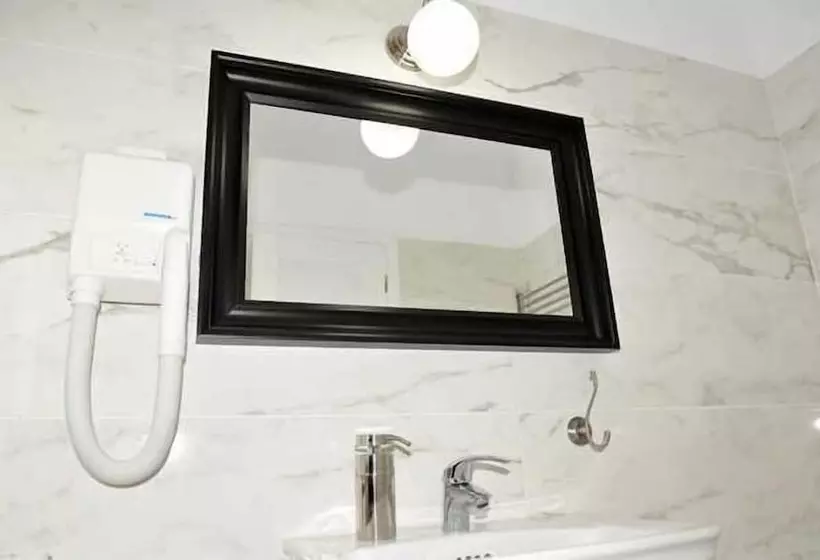 هتل Alexandra Guesthouse