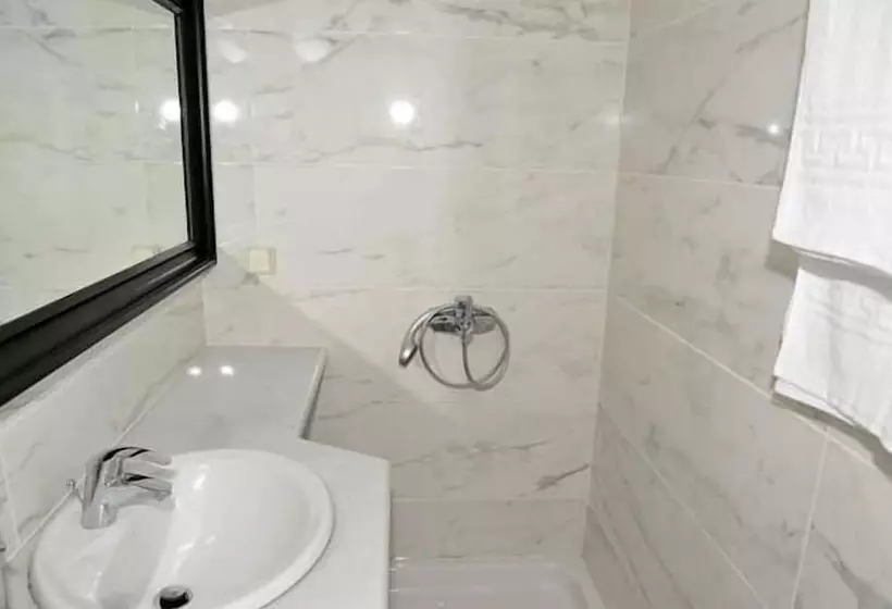 هتل Alexandra Guesthouse