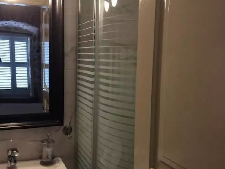هتل Alexandra Guesthouse