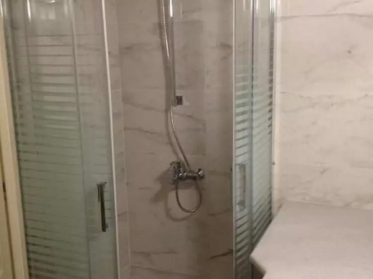 هتل Alexandra Guesthouse