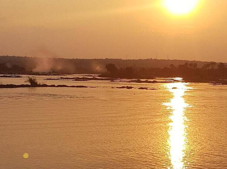 Hotelli Zambezi Dusk