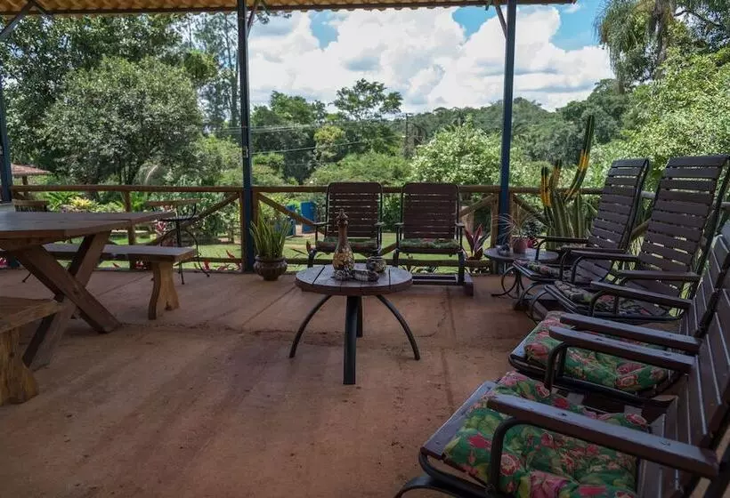 Hotelli Estância Das Angolas   Inhotim