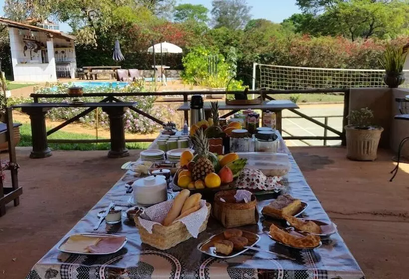 Hotelli Estância Das Angolas   Inhotim