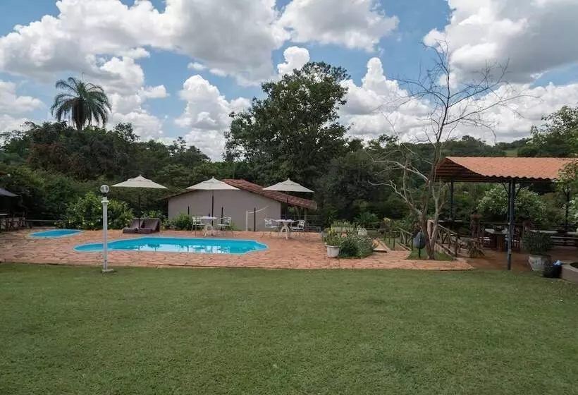 Hotelli Estância Das Angolas   Inhotim