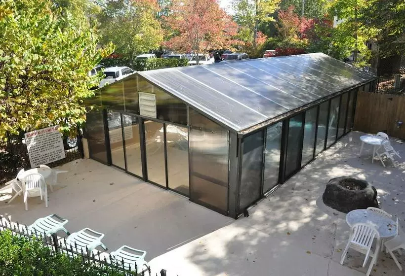 Hotelli Helendorf River Inn, Suites & Conference Center