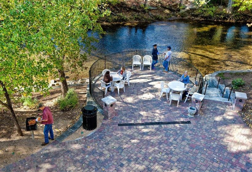 호텔 Helendorf River Inn, Suites & Conference Center