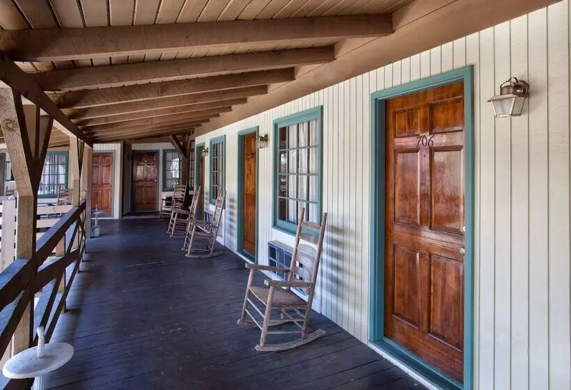 Hotelli Helendorf River Inn, Suites & Conference Center