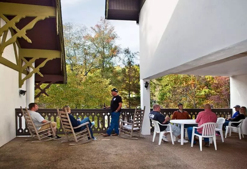 Hotelli Helendorf River Inn, Suites & Conference Center