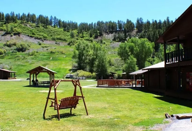 Hotelli High Creek Lodge And Cabins